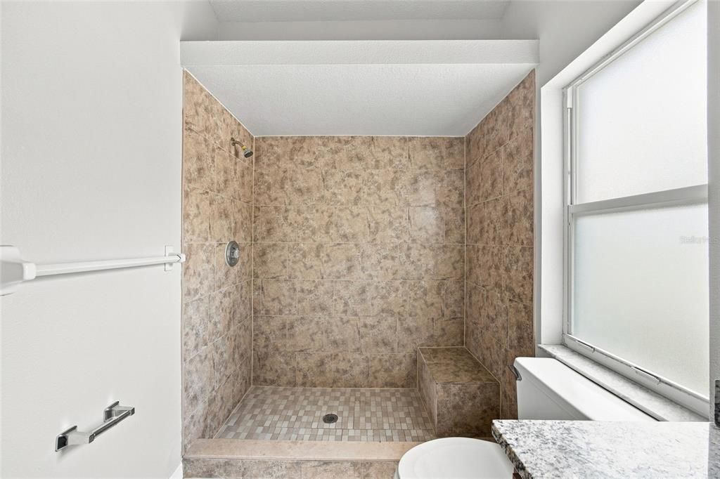 На продажу: $269,900 (3 спален, 2 ванн, 1366 Квадратных фут)