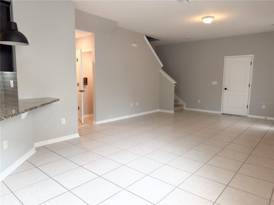 For Rent: $2,395 (3 beds, 2 baths, 1727 Square Feet)