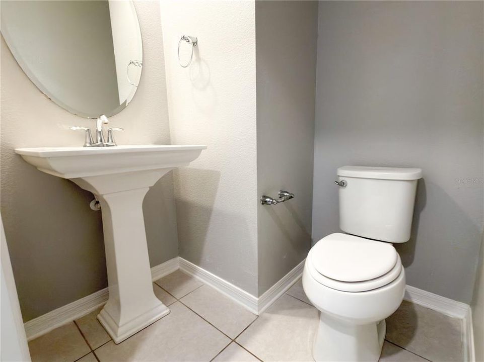 For Rent: $2,395 (3 beds, 2 baths, 1727 Square Feet)