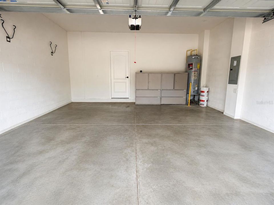 For Rent: $2,395 (3 beds, 2 baths, 1727 Square Feet)