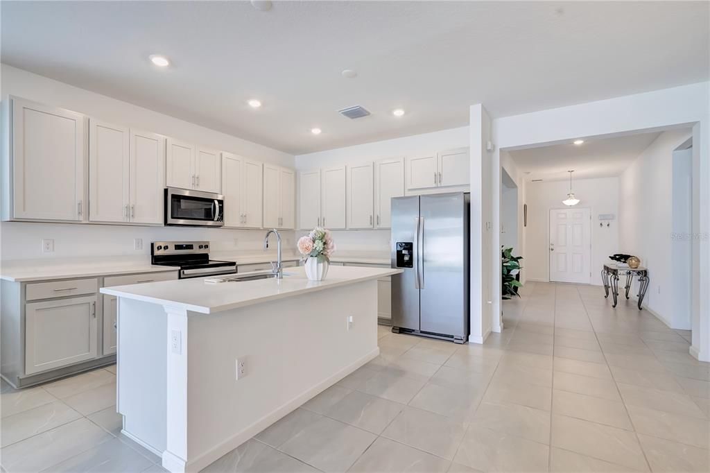 На продажу: $325,000 (4 спален, 2 ванн, 2110 Квадратных фут)