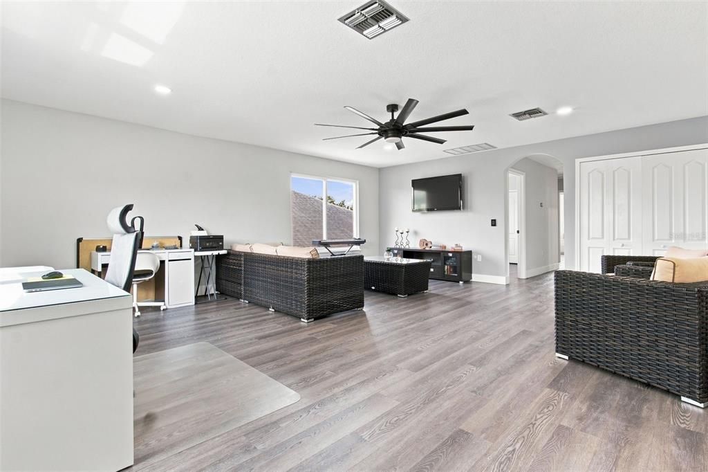 For Sale: $499,990 (4 beds, 2 baths, 2813 Square Feet)