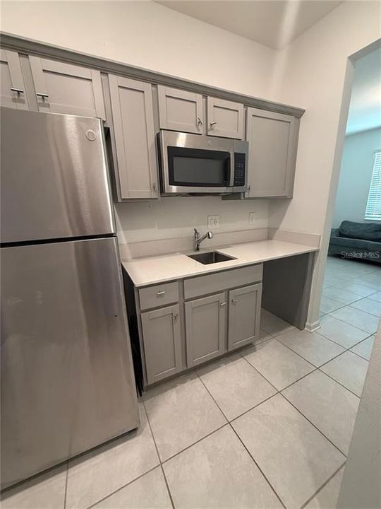 For Rent: $1,350 (1 beds, 1 baths, 650 Square Feet)