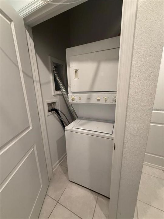 For Rent: $1,350 (1 beds, 1 baths, 650 Square Feet)