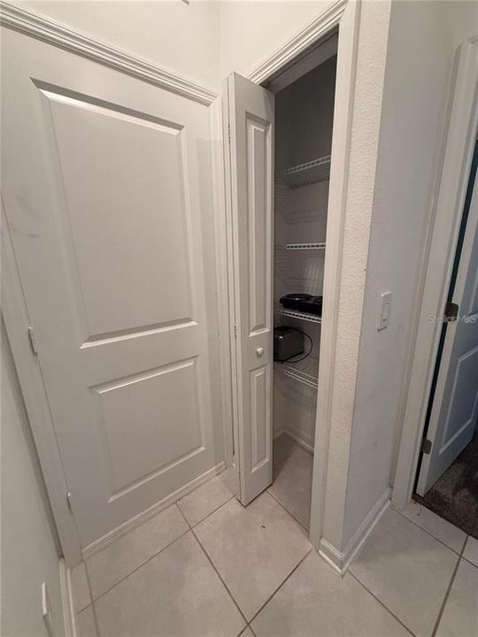 For Rent: $1,350 (1 beds, 1 baths, 650 Square Feet)