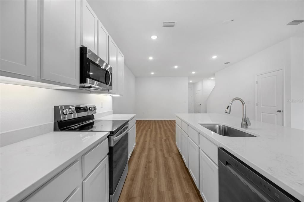 На продажу: $374,990 (3 спален, 2 ванн, 1663 Квадратных фут)