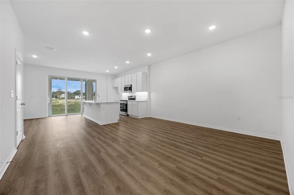 На продажу: $374,990 (3 спален, 2 ванн, 1663 Квадратных фут)