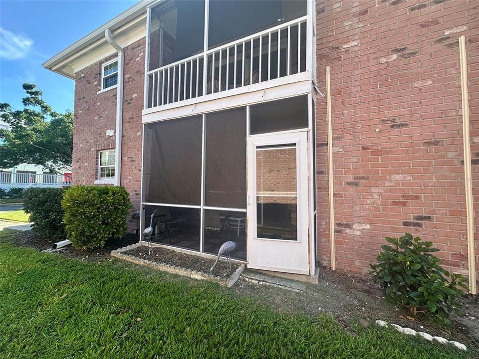 For Sale: $150,000 (2 beds, 2 baths, 1075 Square Feet)