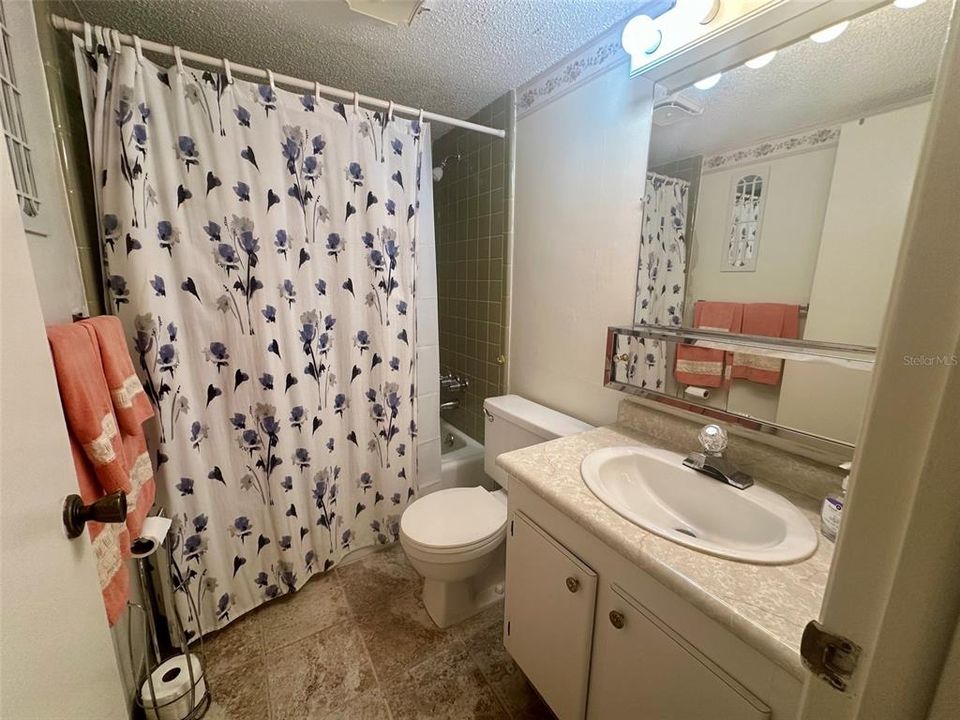 For Sale: $150,000 (2 beds, 2 baths, 1075 Square Feet)
