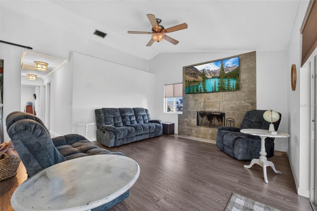 For Sale: $277,000 (4 beds, 2 baths, 1837 Square Feet)