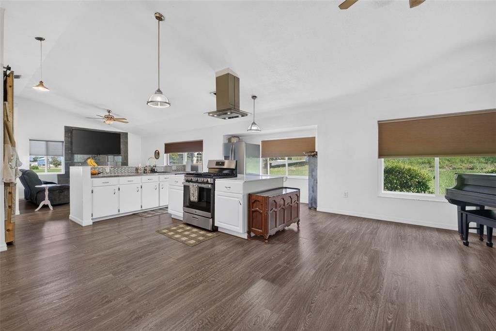 For Sale: $277,000 (4 beds, 2 baths, 1837 Square Feet)