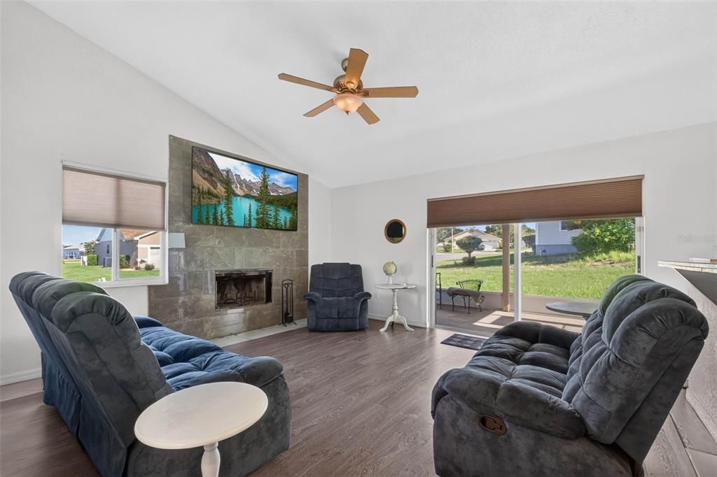 For Sale: $277,000 (4 beds, 2 baths, 1837 Square Feet)