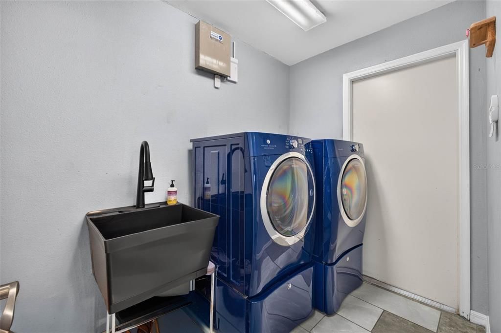 For Sale: $277,000 (4 beds, 2 baths, 1837 Square Feet)