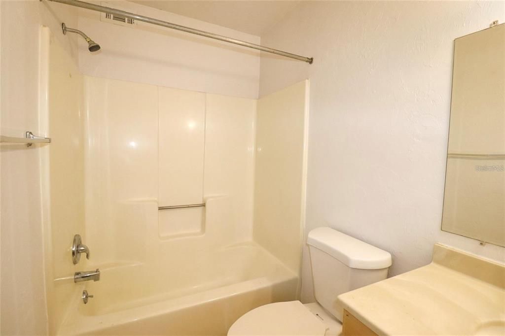 For Rent: $1,200 (2 beds, 2 baths, 874 Square Feet)