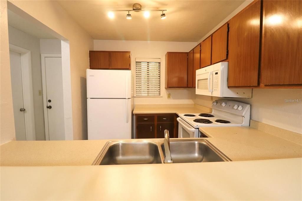 For Rent: $1,200 (2 beds, 2 baths, 874 Square Feet)
