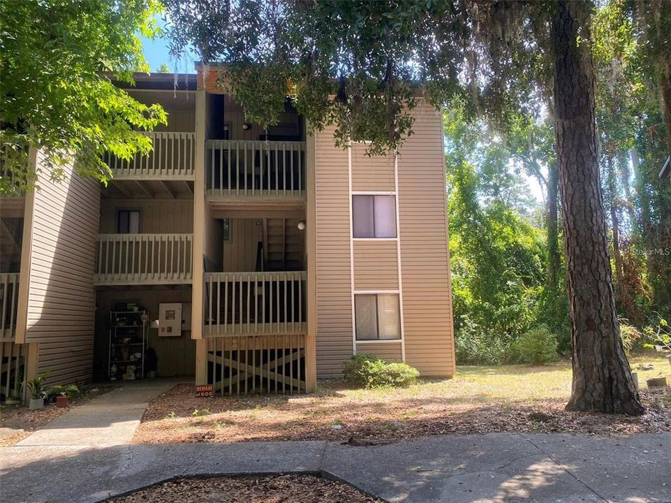For Rent: $1,200 (2 beds, 2 baths, 874 Square Feet)