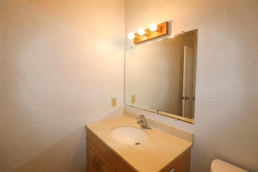 For Rent: $1,200 (2 beds, 2 baths, 874 Square Feet)