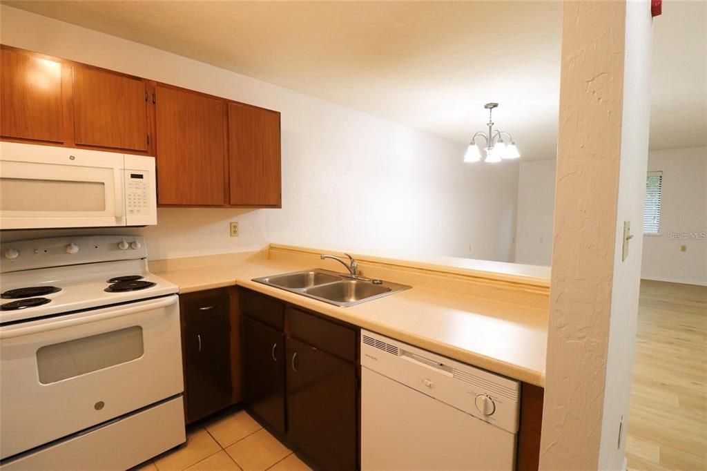 For Rent: $1,200 (2 beds, 2 baths, 874 Square Feet)