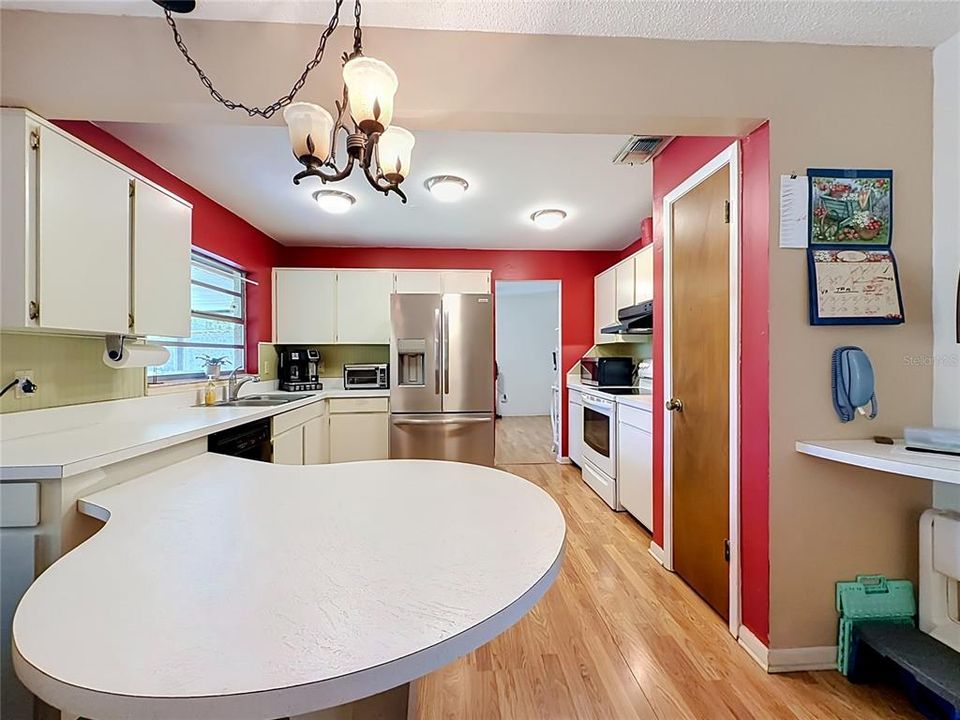 For Sale: $385,000 (3 beds, 2 baths, 1899 Square Feet)