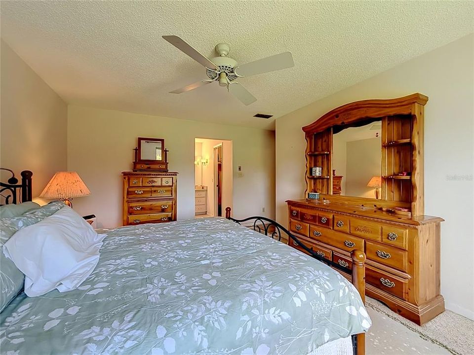 For Sale: $385,000 (3 beds, 2 baths, 1899 Square Feet)