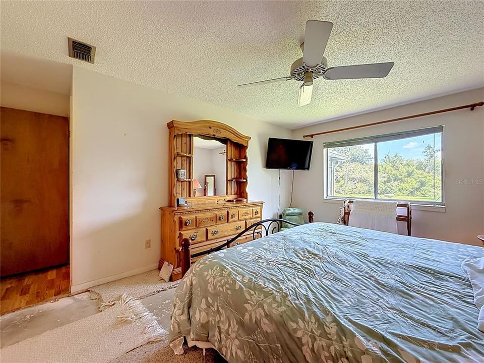 For Sale: $385,000 (3 beds, 2 baths, 1899 Square Feet)