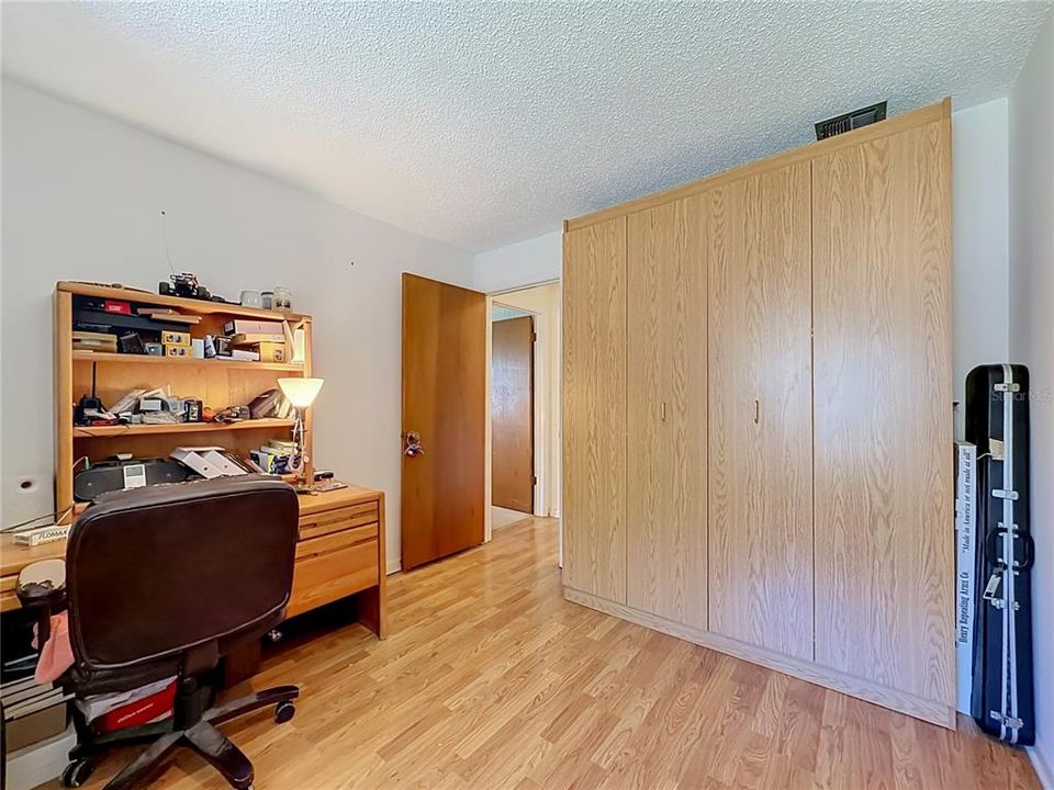 For Sale: $385,000 (3 beds, 2 baths, 1899 Square Feet)