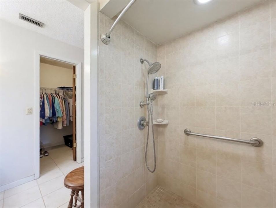 For Sale: $385,000 (3 beds, 2 baths, 1899 Square Feet)