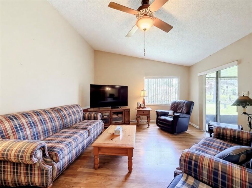 For Sale: $385,000 (3 beds, 2 baths, 1899 Square Feet)