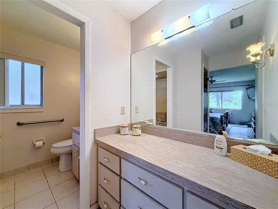 For Sale: $385,000 (3 beds, 2 baths, 1899 Square Feet)