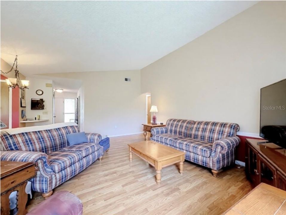 For Sale: $385,000 (3 beds, 2 baths, 1899 Square Feet)