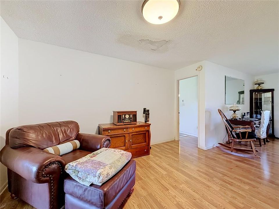 For Sale: $385,000 (3 beds, 2 baths, 1899 Square Feet)