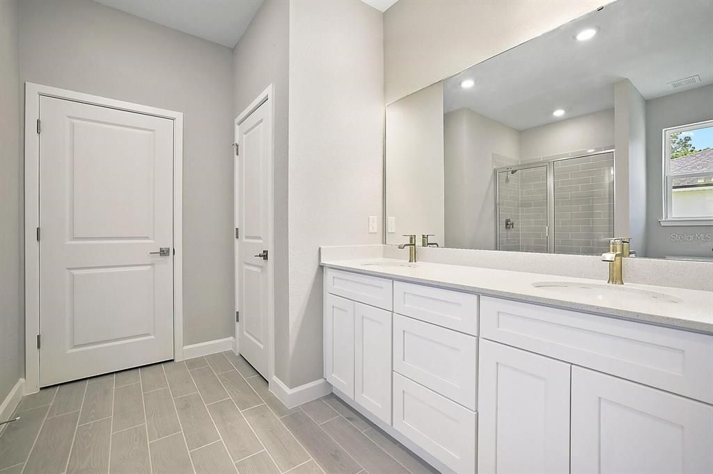 For Sale: $374,000 (4 beds, 2 baths, 1787 Square Feet)
