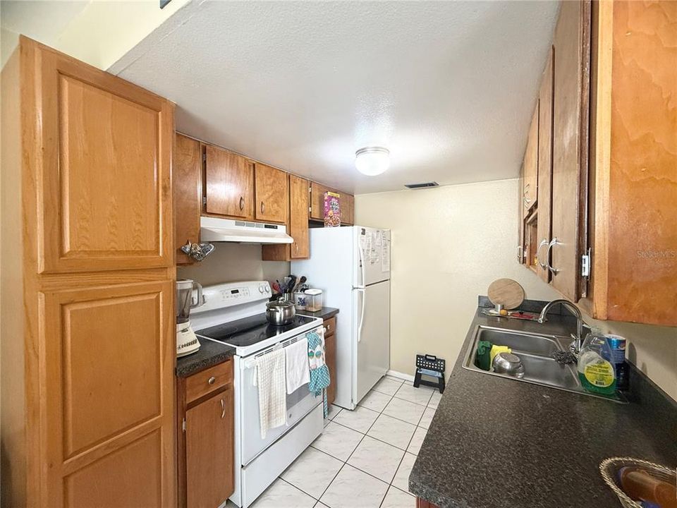 For Sale: $175,000 (2 beds, 2 baths, 970 Square Feet)