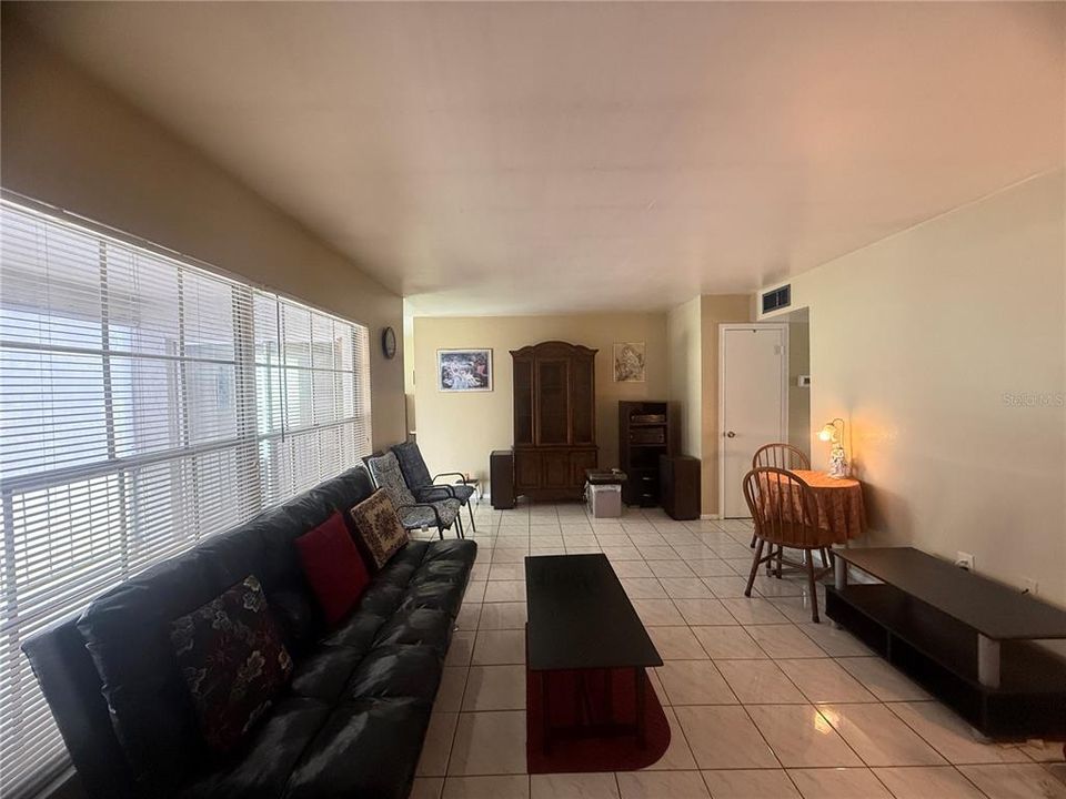 For Sale: $175,000 (2 beds, 2 baths, 970 Square Feet)