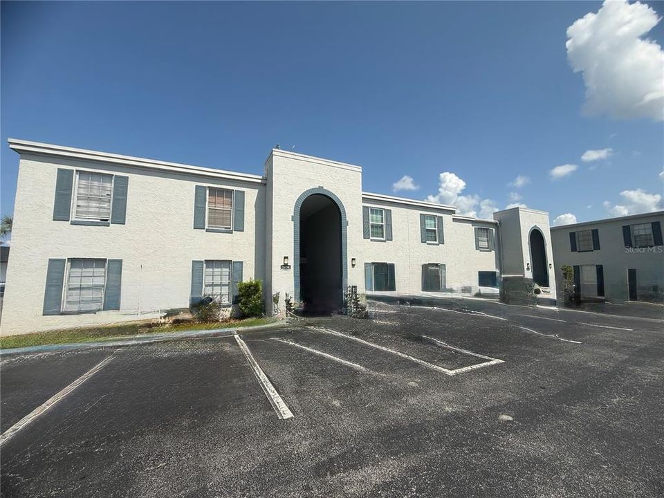 For Sale: $175,000 (2 beds, 2 baths, 970 Square Feet)