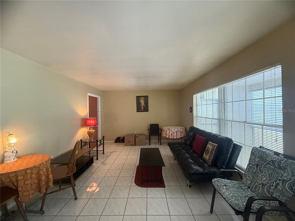 For Sale: $175,000 (2 beds, 2 baths, 970 Square Feet)