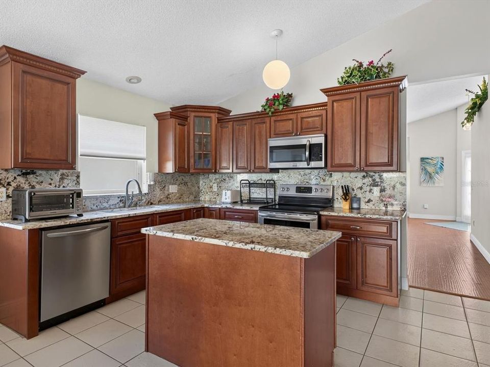 En Venta: $395,000 (4 camas, 2 baños, 1921 Pies cuadrados)