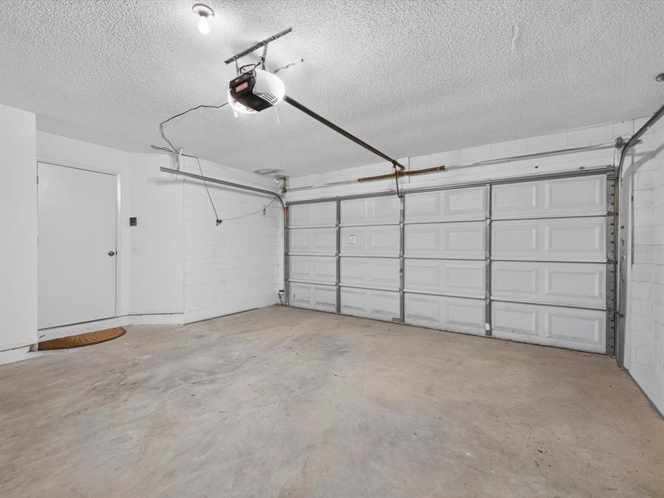 En Venta: $395,000 (4 camas, 2 baños, 1921 Pies cuadrados)