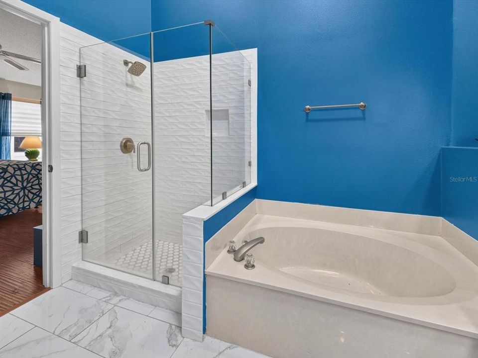 En Venta: $395,000 (4 camas, 2 baños, 1921 Pies cuadrados)
