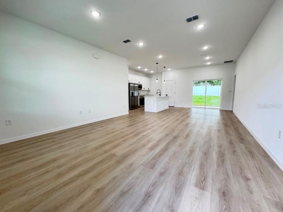 В аренду: $2,095 (4 спален, 2 ванн, 1708 Квадратных фут)