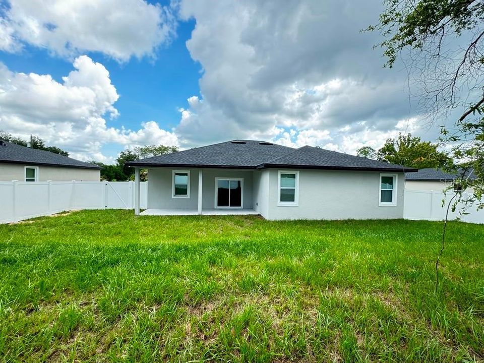 В аренду: $2,095 (4 спален, 2 ванн, 1708 Квадратных фут)
