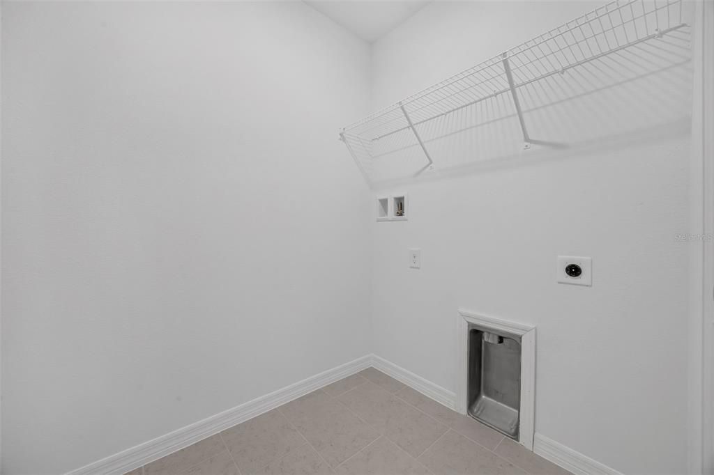 На продажу: $376,999 (3 спален, 2 ванн, 1663 Квадратных фут)