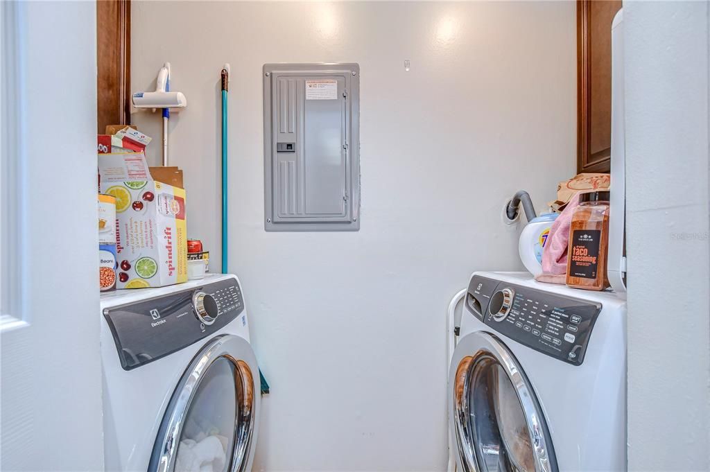 For Rent: $1,600 (2 beds, 1 baths, 752 Square Feet)