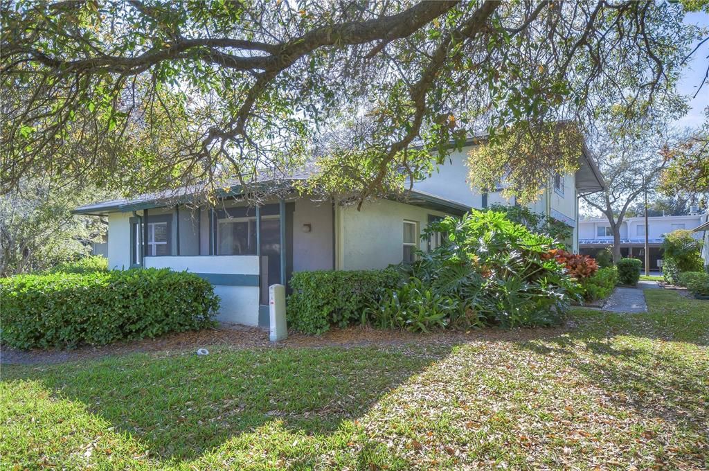 For Rent: $1,600 (2 beds, 1 baths, 752 Square Feet)