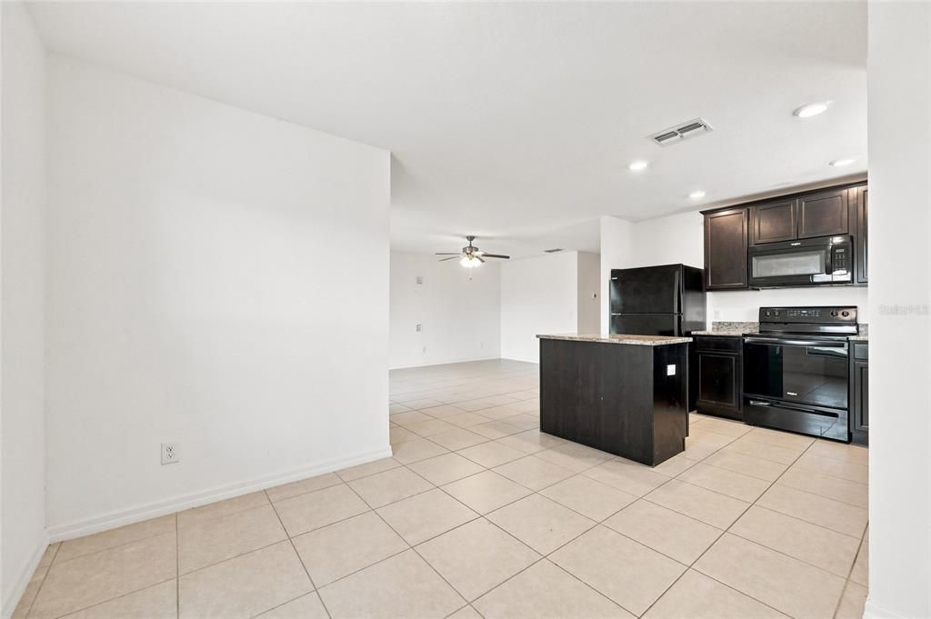 En Venta: $229,900 (3 camas, 2 baños, 1383 Pies cuadrados)