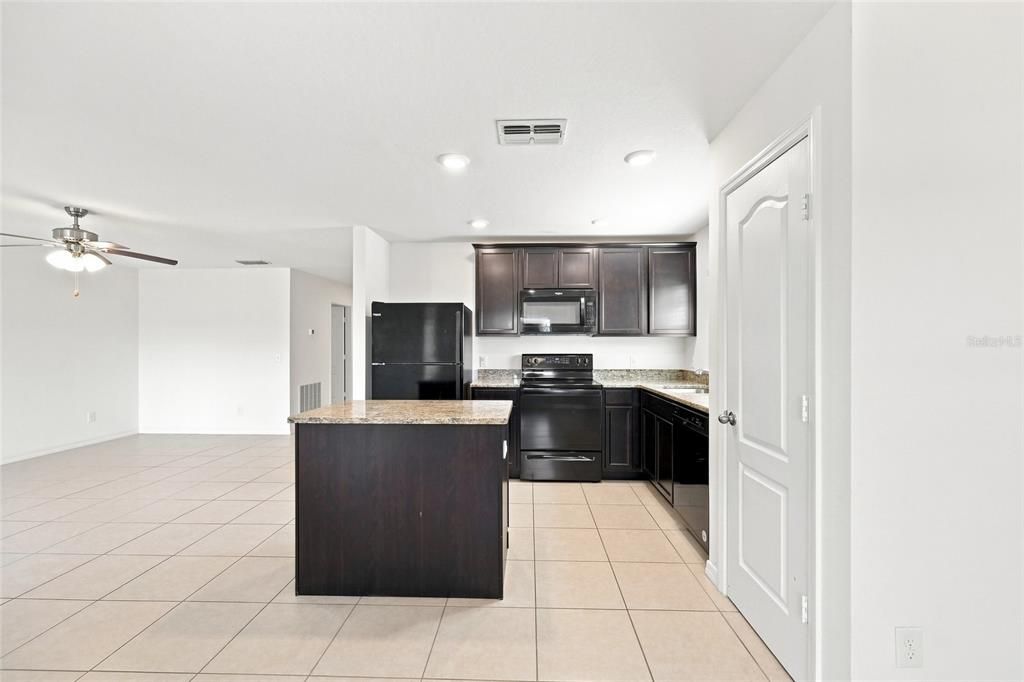 En Venta: $229,900 (3 camas, 2 baños, 1383 Pies cuadrados)