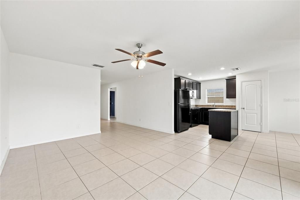 En Venta: $229,900 (3 camas, 2 baños, 1383 Pies cuadrados)