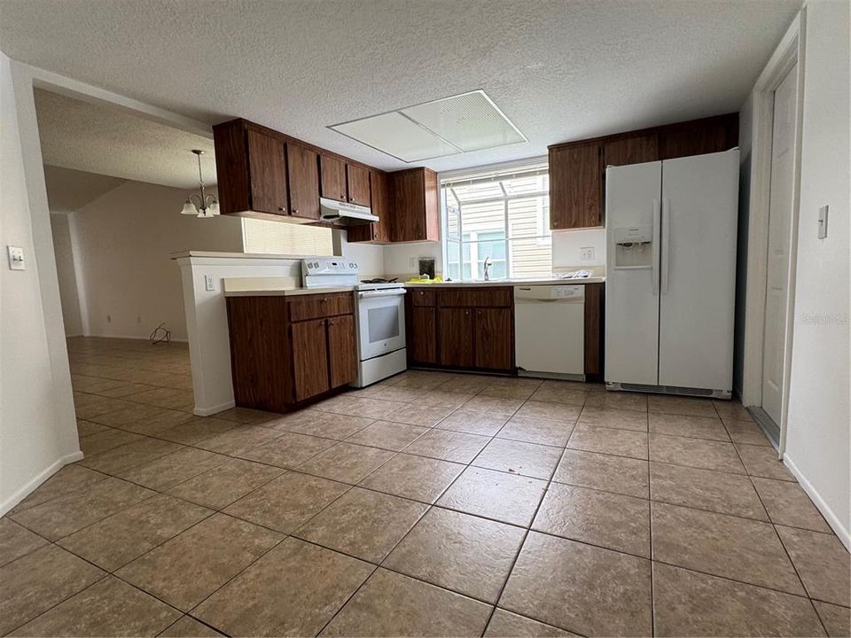 For Rent: $2,100 (3 beds, 2 baths, 1658 Square Feet)
