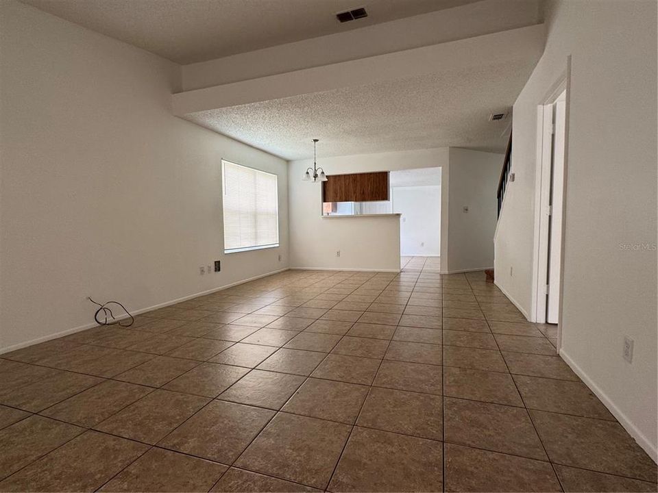 For Rent: $2,100 (3 beds, 2 baths, 1658 Square Feet)