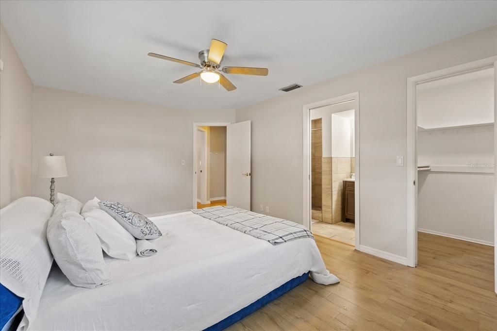 En Venta: $365,000 (3 camas, 3 baños, 1973 Pies cuadrados)